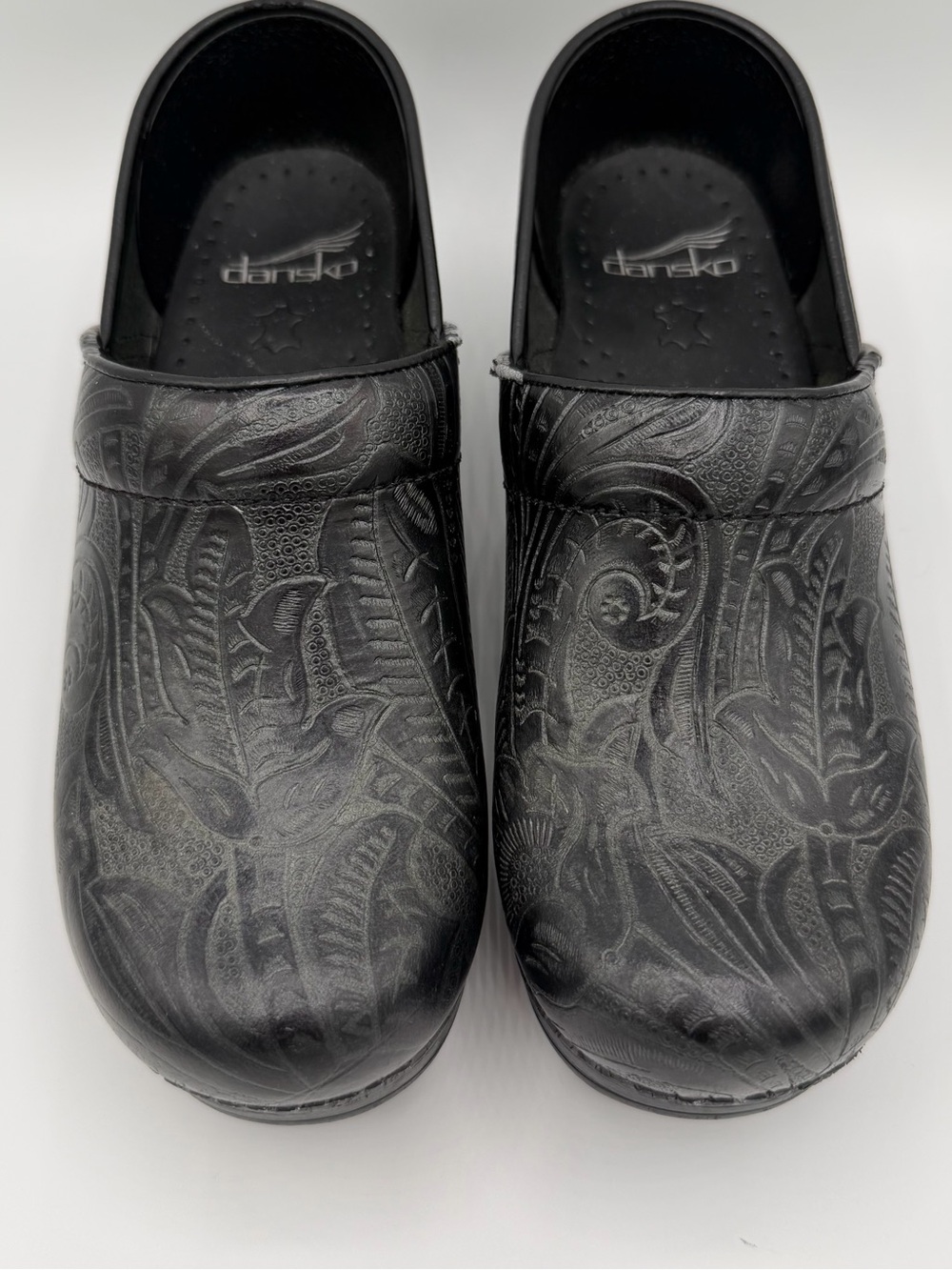 Dansko Professional Black Tooled Leather Clogs Shoes EU 37 US 6.5 (Side Wear)